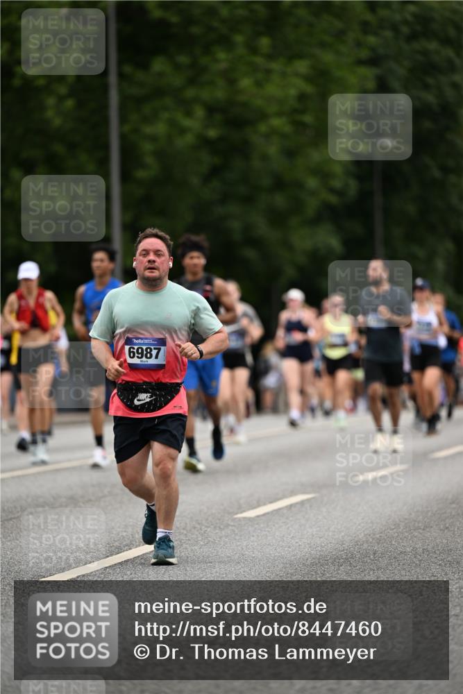 29.06.2025 - hella hamburg halbmarathon Dr. Thomas Lammeyer http://msf.ph/oto/8447460 29.06.2025 10:58:39 Kennedybrücke 2372, 2600, 2761, 3187, 3249, 3364, 4039, 4323, 4685, 4720, 4838, 5309, 5856, 5933, 6468, 6583, 6987, 7614, 7670, 7946, 7986, 9130, 9138, 9503, 9771, 10207, 11354 meine-sportfotos.de