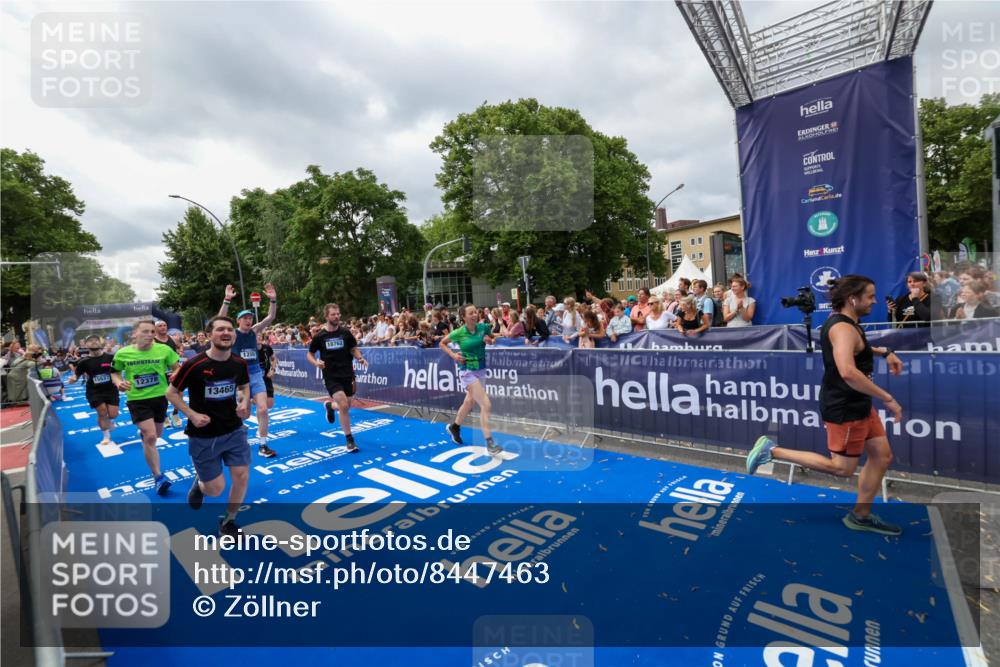 29.06.2025 - hella hamburg halbmarathon Zöllner http://msf.ph/oto/8447463 29.06.2025 10:58:05 Ziel 1200, 1611, 2025, 3093, 3141, 4319, 4579, 6531, 6892, 7189, 8089, 10036, 10408, 11832, 12378, 12773, 13465, 13666, 15090, 15527, 18762 meine-sportfotos.de