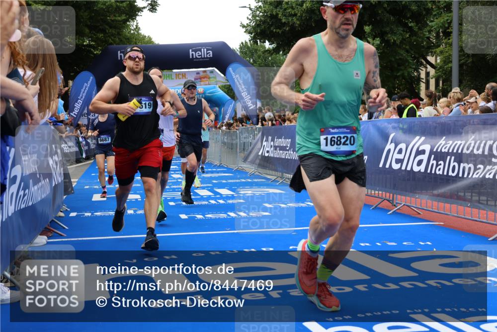 29.06.2025 - hella hamburg halbmarathon Strokosch-Dieckow http://msf.ph/oto/8447469 29.06.2025 10:39:06 Ziel 1164, 1445, 1803, 2262, 3282, 4359, 4759, 6682, 6686, 6687, 11305, 11447, 11619, 12137, 13729, 14311, 15556, 16656, 16820, 17668, 18149, 18547, 18734, 19151 meine-sportfotos.de