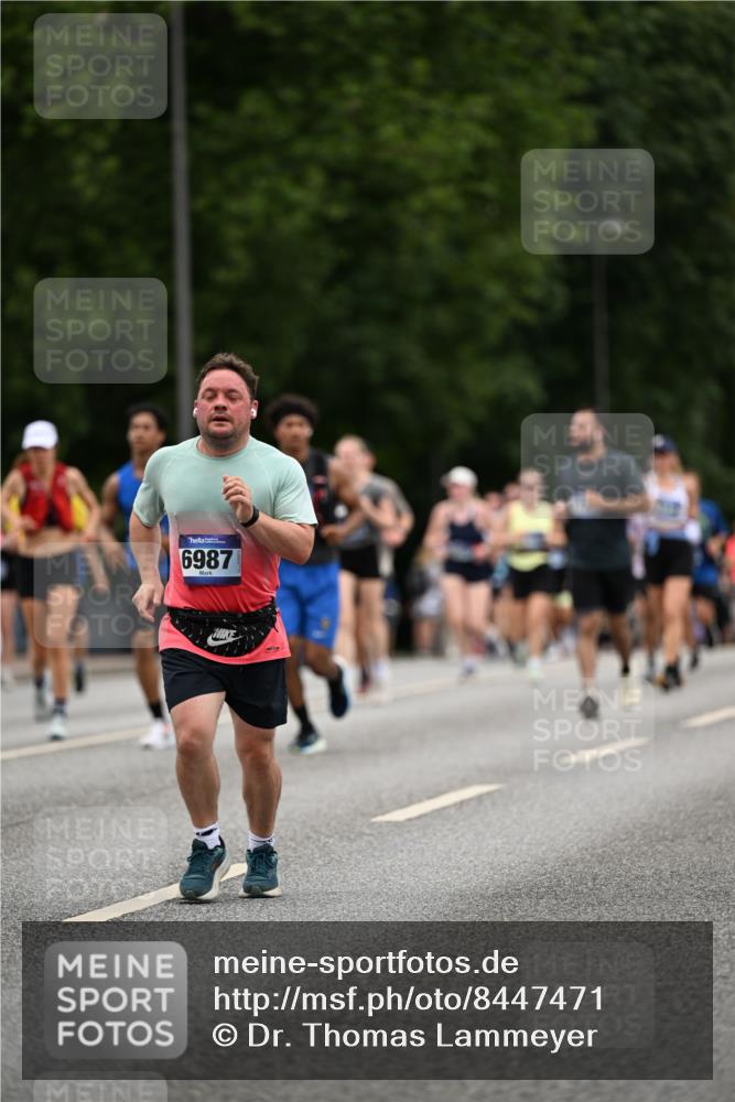 29.06.2025 - hella hamburg halbmarathon Dr. Thomas Lammeyer http://msf.ph/oto/8447471 29.06.2025 10:58:39 Kennedybrücke 2372, 2600, 2761, 3187, 3249, 3364, 4039, 4323, 4685, 4720, 4838, 5309, 5856, 5933, 6468, 6583, 6987, 7614, 7670, 7946, 7986, 9130, 9138, 9503, 9771, 10207, 11354 meine-sportfotos.de