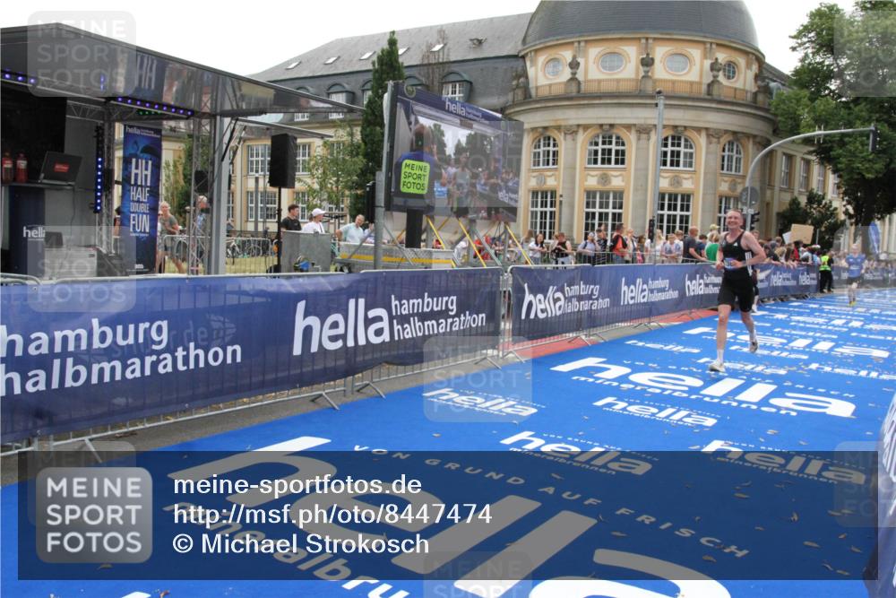 29.06.2025 - hella hamburg halbmarathon Michael Strokosch http://msf.ph/oto/8447474 29.06.2025 10:28:19 Ziel 3075, 7389 meine-sportfotos.de