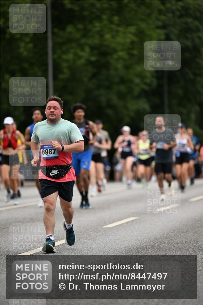 29.06.2025 - hella hamburg halbmarathon Dr. Thomas Lammeyer http://msf.ph/oto/8447497 29.06.2025 10:58:39 Kennedybrücke 2372, 2600, 2761, 3187, 3249, 3364, 4039, 4323, 4685, 4720, 4838, 5309, 5856, 5933, 6468, 6583, 6987, 7614, 7670, 7946, 7986, 9130, 9138, 9503, 9771, 10207, 11354 meine-sportfotos.de