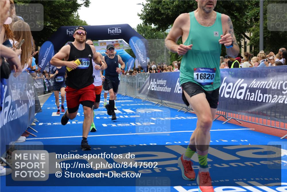29.06.2025 - hella hamburg halbmarathon Strokosch-Dieckow http://msf.ph/oto/8447502 29.06.2025 10:39:06 Ziel 1164, 1445, 1803, 2262, 3282, 4359, 4759, 6682, 6686, 6687, 11305, 11447, 11619, 12137, 13729, 14311, 15556, 16656, 16820, 17668, 18149, 18547, 18734, 19151 meine-sportfotos.de