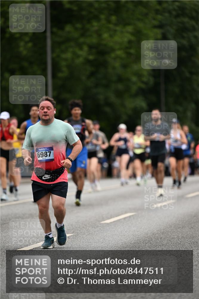 29.06.2025 - hella hamburg halbmarathon Dr. Thomas Lammeyer http://msf.ph/oto/8447511 29.06.2025 10:58:40 Kennedybrücke 2372, 2600, 2761, 3187, 3249, 3364, 4039, 4323, 4685, 4720, 4838, 5309, 5856, 5933, 6468, 6583, 6987, 7614, 7670, 7946, 7986, 9130, 9503, 9771, 10207, 11354 meine-sportfotos.de
