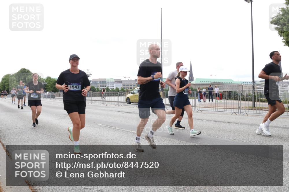 29.06.2025 - hella hamburg halbmarathon Lena Gebhardt http://msf.ph/oto/8447520 29.06.2025 10:30:16 Lombardsbrücke 1097, 1547, 879, 1097, 1547, 1647, 1694, 2302, 2699, 2901, 3443, 3573, 3613, 4575, 4580, 4819, 5063, 5322, 6598, 6616, 6626, 8388, 8792, 8941, 9095, 10162, 10880, 12305, 12349, 12350, 12460, 12461, 12504, 12537, 12687, 12688, 12710, 13031, 13418, 14304, 14421, 15266, 15757, 15789, 15938, 16182, 16504, 16601, 16604, 16735, 16769, 16864, 17529, 18046, 18503, 18671 meine-sportfotos.de