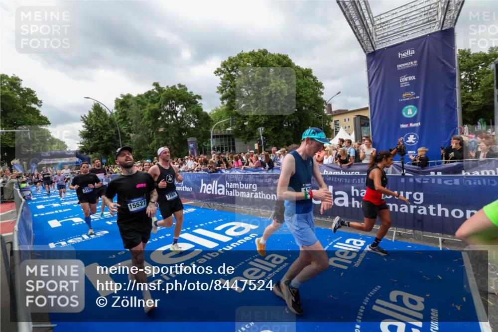 29.06.2025 - hella hamburg halbmarathon Zöllner http://msf.ph/oto/8447524 29.06.2025 10:58:07 Ziel 1200, 1563, 1611, 3141, 4319, 4579, 6531, 6892, 8089, 10036, 10408, 11832, 12378, 12773, 13465, 13666, 15090, 15189, 15527, 18762 meine-sportfotos.de