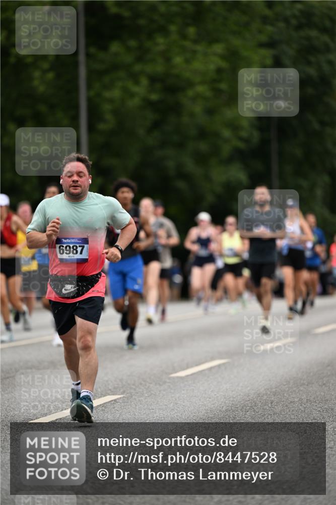 29.06.2025 - hella hamburg halbmarathon Dr. Thomas Lammeyer http://msf.ph/oto/8447528 29.06.2025 10:58:40 Kennedybrücke 2372, 2600, 2761, 3187, 3249, 3364, 4039, 4323, 4685, 4720, 4838, 5309, 5856, 5933, 6468, 6583, 6987, 7614, 7670, 7946, 7986, 9130, 9503, 9771, 10207, 11354 meine-sportfotos.de
