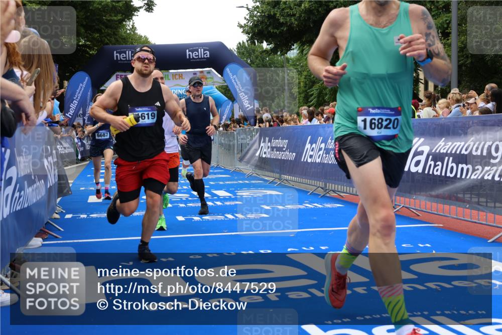 29.06.2025 - hella hamburg halbmarathon Strokosch-Dieckow http://msf.ph/oto/8447529 29.06.2025 10:39:06 Ziel 1164, 1445, 1803, 2262, 3282, 4359, 4759, 6682, 6686, 6687, 11305, 11447, 11619, 12137, 13729, 14311, 15556, 16656, 16820, 17668, 18149, 18547, 18734, 19151 meine-sportfotos.de
