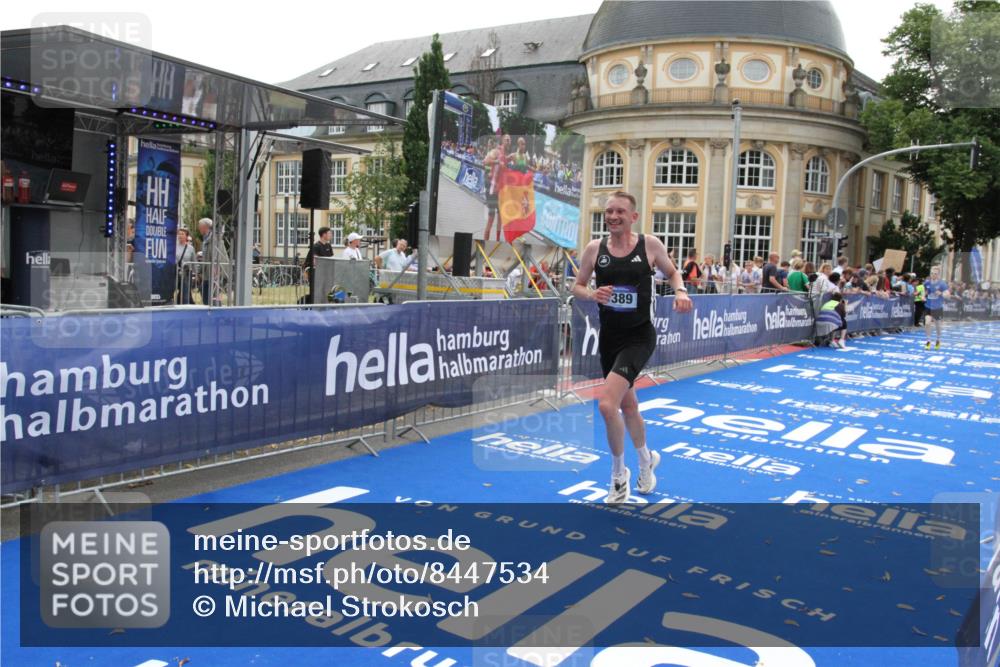 29.06.2025 - hella hamburg halbmarathon Michael Strokosch http://msf.ph/oto/8447534 29.06.2025 10:28:20 Ziel 3075, 7389, 12529, 16711 meine-sportfotos.de