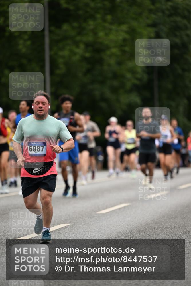 29.06.2025 - hella hamburg halbmarathon Dr. Thomas Lammeyer http://msf.ph/oto/8447537 29.06.2025 10:58:40 Kennedybrücke 2372, 2600, 2761, 3187, 3249, 3364, 4039, 4323, 4685, 4720, 4838, 5309, 5856, 5933, 6468, 6583, 6987, 7614, 7670, 7946, 7986, 9130, 9503, 9771, 10207, 11354 meine-sportfotos.de