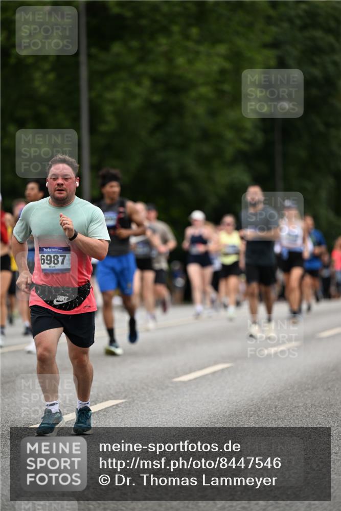 29.06.2025 - hella hamburg halbmarathon Dr. Thomas Lammeyer http://msf.ph/oto/8447546 29.06.2025 10:58:40 Kennedybrücke 2372, 2600, 2761, 3187, 3249, 3364, 4039, 4323, 4685, 4720, 4838, 5309, 5856, 5933, 6468, 6583, 6987, 7614, 7670, 7946, 7986, 9130, 9503, 9771, 10207, 11354 meine-sportfotos.de