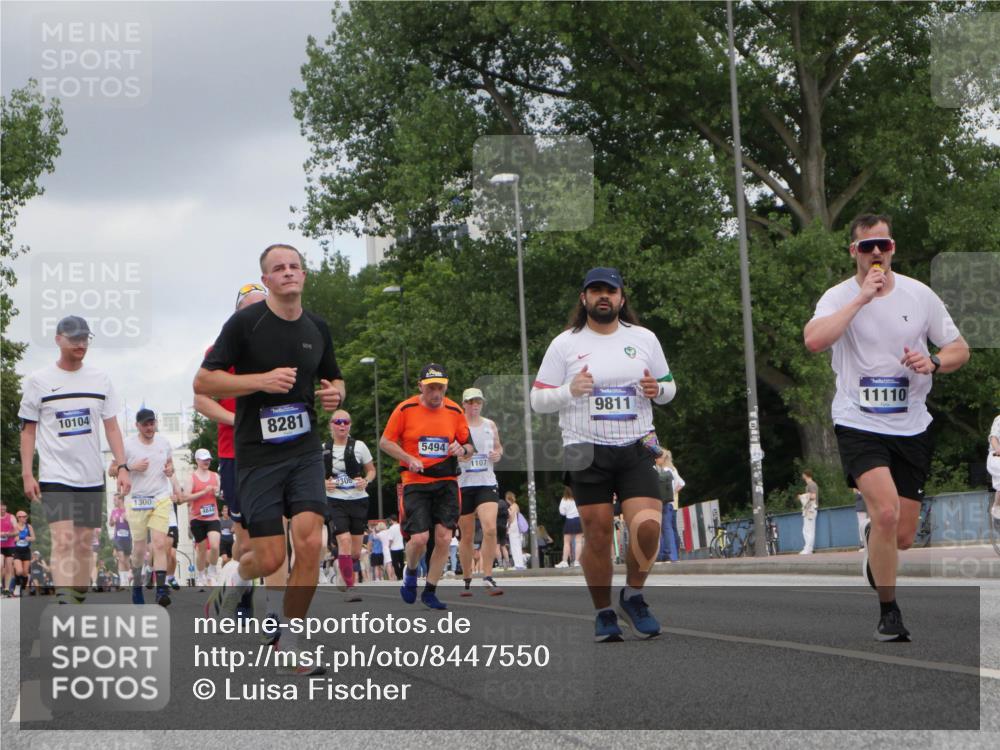 29.06.2025 - hella hamburg halbmarathon Luisa Fischer http://msf.ph/oto/8447550 29.06.2025 10:29:49 Kennedybrücke 10104, 1300, 8281, 306, 5494, 1107, 11110, 9811, 1300, 3617, 4267, 4268, 4315, 4358, 5494, 6159, 8281, 8306, 8674, 8942, 9811, 10104 meine-sportfotos.de