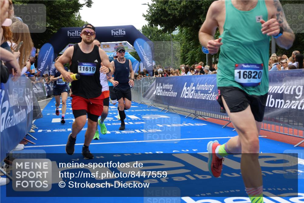 29.06.2025 - hella hamburg halbmarathon Strokosch-Dieckow http://msf.ph/oto/8447559 29.06.2025 10:39:06 Ziel 1164, 1445, 1803, 2262, 3282, 4359, 4759, 6682, 6686, 6687, 11305, 11447, 11619, 12137, 13729, 14311, 15556, 16656, 16820, 17668, 18149, 18547, 18734, 19151 meine-sportfotos.de