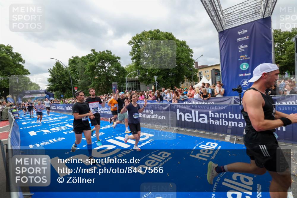 29.06.2025 - hella hamburg halbmarathon Zöllner http://msf.ph/oto/8447566 29.06.2025 10:58:08 Ziel 1563, 1611, 3141, 4319, 4579, 6531, 6892, 8089, 10036, 10408, 11832, 12773, 13666, 15090, 15189, 15527 meine-sportfotos.de