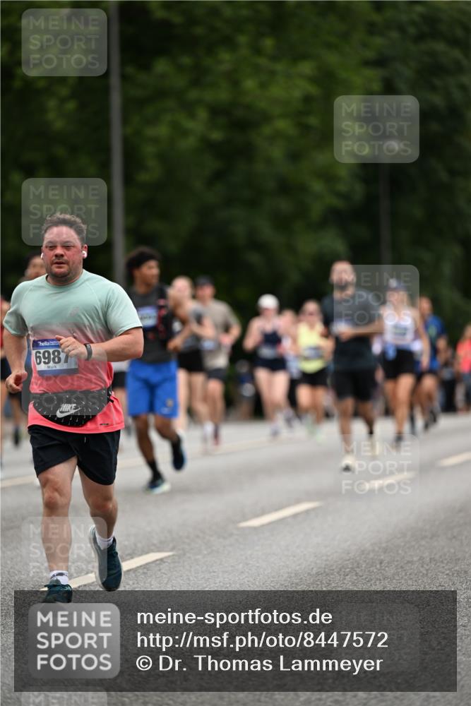 29.06.2025 - hella hamburg halbmarathon Dr. Thomas Lammeyer http://msf.ph/oto/8447572 29.06.2025 10:58:40 Kennedybrücke 2372, 2600, 2761, 3187, 3249, 3364, 4039, 4323, 4685, 4720, 4838, 5309, 5856, 5933, 6468, 6583, 6987, 7614, 7670, 7946, 7986, 9130, 9503, 9771, 10207, 11354 meine-sportfotos.de