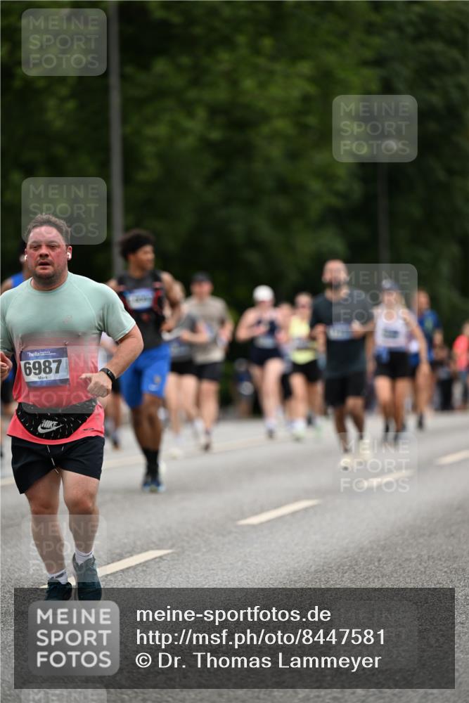 29.06.2025 - hella hamburg halbmarathon Dr. Thomas Lammeyer http://msf.ph/oto/8447581 29.06.2025 10:58:40 Kennedybrücke 2372, 2600, 2761, 3187, 3249, 3364, 4039, 4323, 4685, 4720, 4838, 5309, 5856, 5933, 6468, 6583, 6987, 7614, 7670, 7946, 7986, 9130, 9503, 9771, 10207, 11354 meine-sportfotos.de