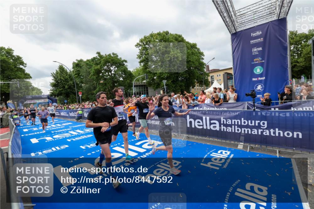 29.06.2025 - hella hamburg halbmarathon Zöllner http://msf.ph/oto/8447592 29.06.2025 10:58:08 Ziel 1563, 1611, 3141, 4319, 4579, 6531, 6892, 8089, 10036, 10408, 11832, 12773, 13666, 15090, 15189, 15527 meine-sportfotos.de