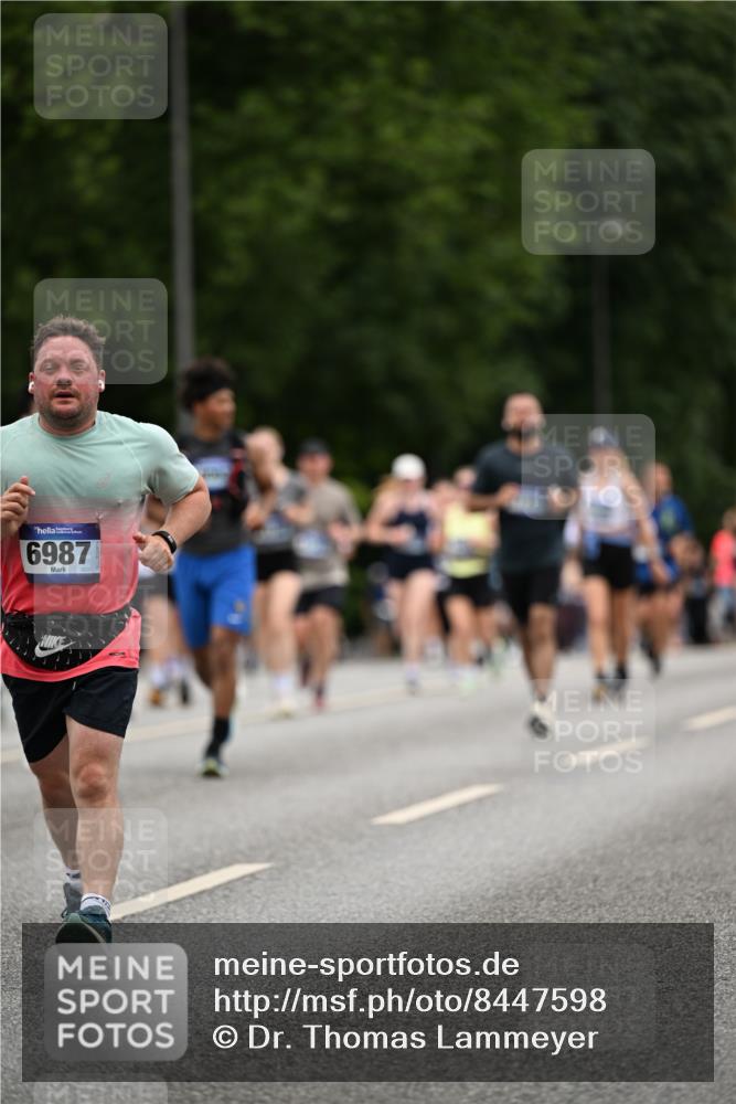 29.06.2025 - hella hamburg halbmarathon Dr. Thomas Lammeyer http://msf.ph/oto/8447598 29.06.2025 10:58:40 Kennedybrücke 2372, 2600, 2761, 3187, 3249, 3364, 4039, 4323, 4685, 4720, 4838, 5309, 5856, 5933, 6468, 6583, 6987, 7614, 7670, 7946, 7986, 9130, 9503, 9771, 10207, 11354 meine-sportfotos.de
