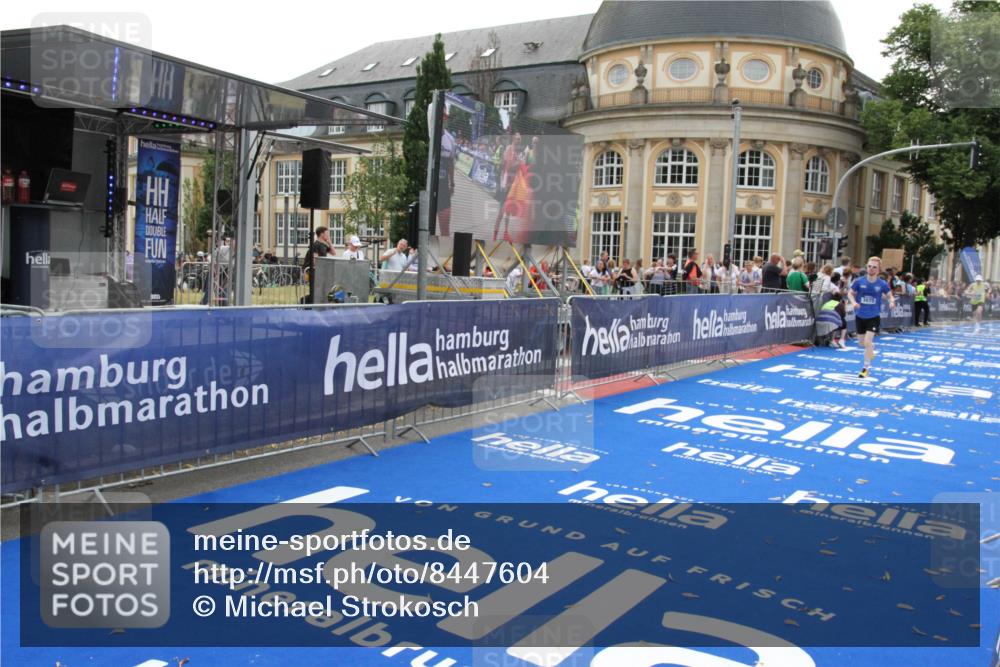 29.06.2025 - hella hamburg halbmarathon Michael Strokosch http://msf.ph/oto/8447604 29.06.2025 10:28:22 Ziel 3075, 7389, 12529, 14140, 16711 meine-sportfotos.de