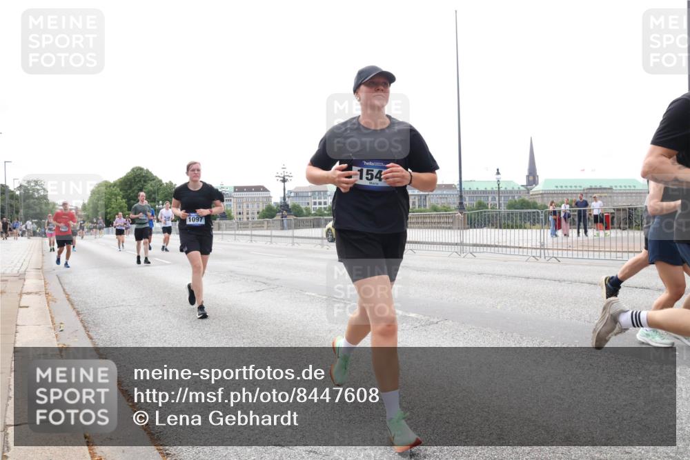 29.06.2025 - hella hamburg halbmarathon Lena Gebhardt http://msf.ph/oto/8447608 29.06.2025 10:30:16 Lombardsbrücke 1097, 154, 1097, 1547, 1647, 1694, 2302, 2699, 2901, 3443, 3573, 3613, 4575, 4580, 4819, 5063, 5322, 6598, 6616, 6626, 8388, 8792, 8941, 9095, 10162, 10880, 12305, 12349, 12350, 12460, 12461, 12504, 12537, 12687, 12688, 12710, 13031, 13418, 14304, 14421, 15266, 15757, 15789, 15938, 16182, 16504, 16601, 16604, 16735, 16769, 16864, 17529, 18046, 18503, 18671 meine-sportfotos.de