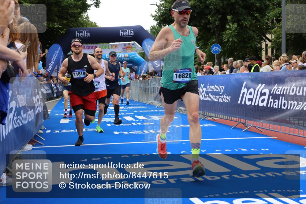 29.06.2025 - hella hamburg halbmarathon Strokosch-Dieckow http://msf.ph/oto/8447615 29.06.2025 10:39:06 Ziel 1164, 1445, 1803, 2262, 3282, 4359, 4759, 6682, 6686, 6687, 11305, 11447, 11619, 12137, 13729, 14311, 15556, 16656, 16820, 17668, 18149, 18547, 18734, 19151 meine-sportfotos.de