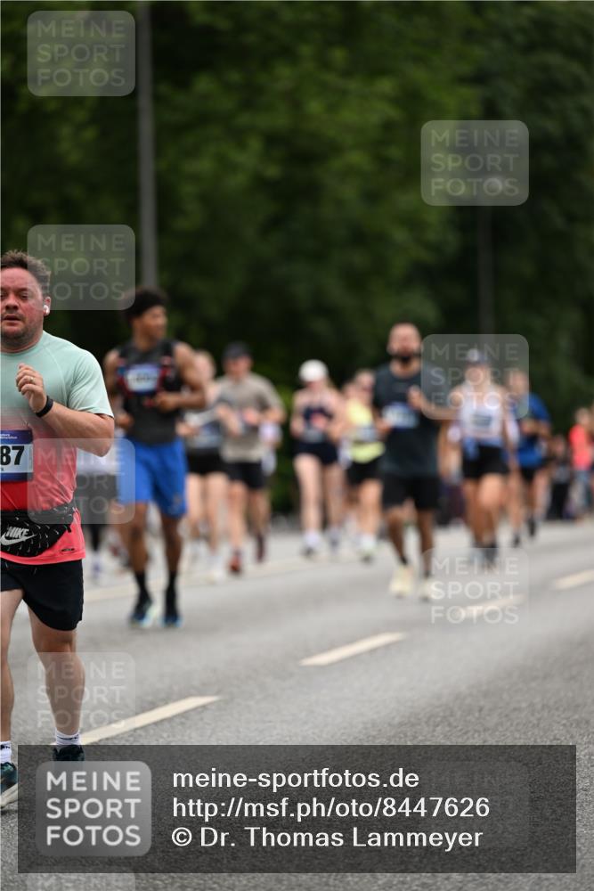 29.06.2025 - hella hamburg halbmarathon Dr. Thomas Lammeyer http://msf.ph/oto/8447626 29.06.2025 10:58:41 Kennedybrücke 2372, 2600, 2761, 3187, 3249, 3364, 4039, 4323, 4685, 4720, 4838, 5309, 5856, 5933, 6468, 6583, 6987, 7614, 7670, 7874, 7946, 7986, 9130, 9503, 9771, 10207, 11354 meine-sportfotos.de