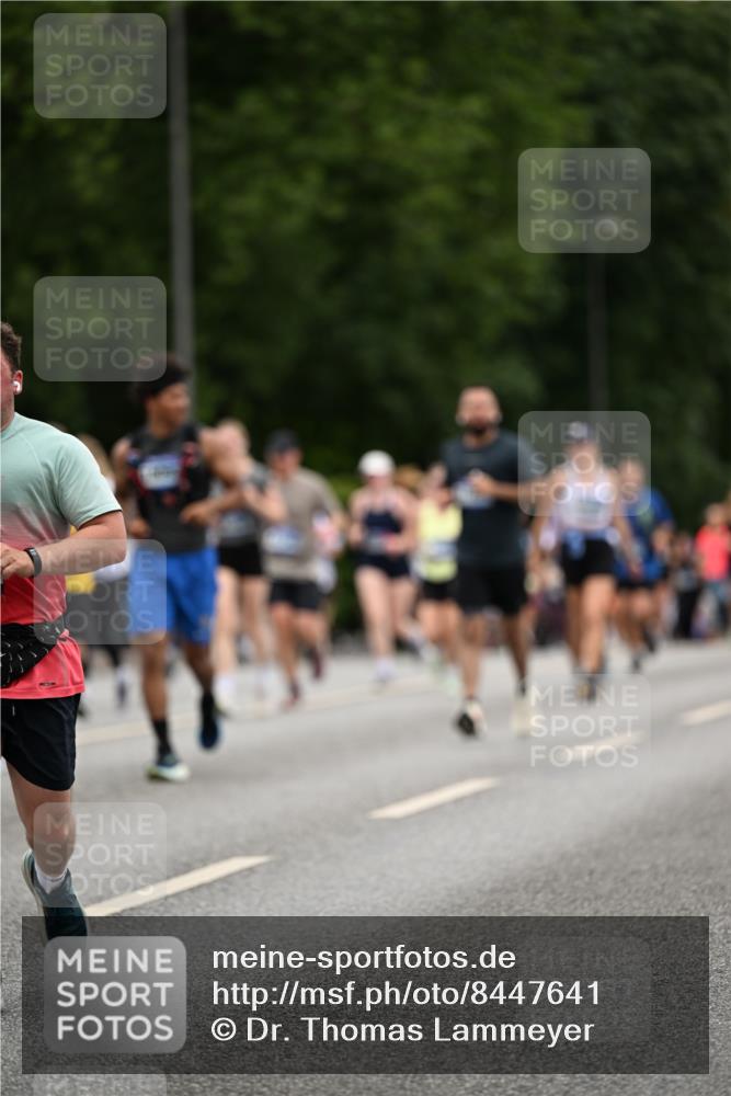 29.06.2025 - hella hamburg halbmarathon Dr. Thomas Lammeyer http://msf.ph/oto/8447641 29.06.2025 10:58:41 Kennedybrücke 2372, 2600, 2761, 3187, 3249, 3364, 4039, 4323, 4685, 4720, 4838, 5309, 5856, 5933, 6468, 6583, 6987, 7614, 7670, 7874, 7946, 7986, 9130, 9503, 9771, 10207, 11354 meine-sportfotos.de