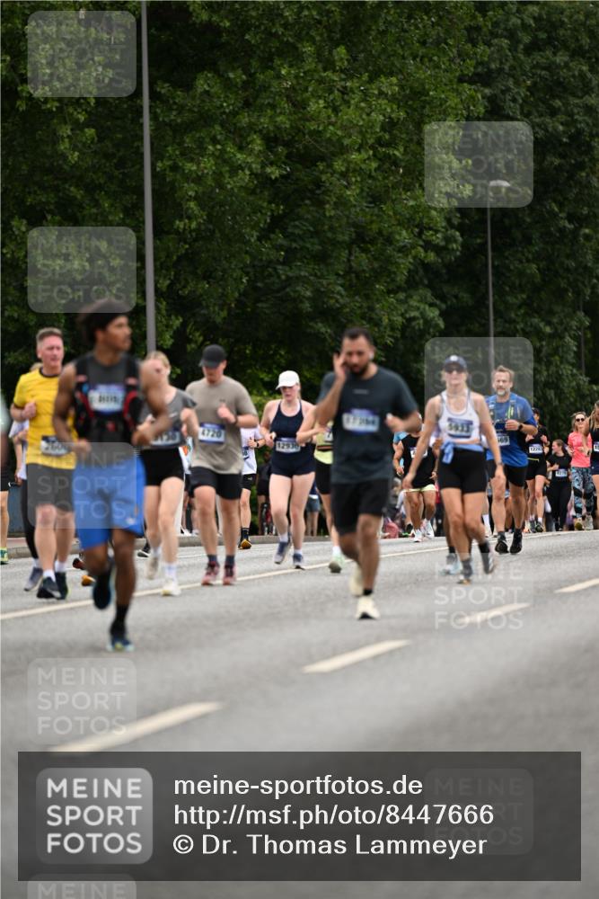 29.06.2025 - hella hamburg halbmarathon Dr. Thomas Lammeyer http://msf.ph/oto/8447666 29.06.2025 10:58:41 Kennedybrücke 2372, 2600, 2761, 3187, 3249, 3364, 4039, 4323, 4685, 4720, 4838, 5309, 5856, 5933, 6468, 6583, 6987, 7614, 7670, 7874, 7946, 7986, 9130, 9503, 9771, 10207, 11354 meine-sportfotos.de