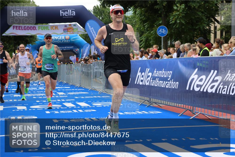 29.06.2025 - hella hamburg halbmarathon Strokosch-Dieckow http://msf.ph/oto/8447675 29.06.2025 10:39:04 Ziel 1164, 1445, 1803, 2262, 3136, 3282, 4359, 4759, 6682, 6686, 6687, 11447, 11619, 12137, 15556, 15561, 15873, 16656, 16820, 18149, 18547, 18734, 19151 meine-sportfotos.de