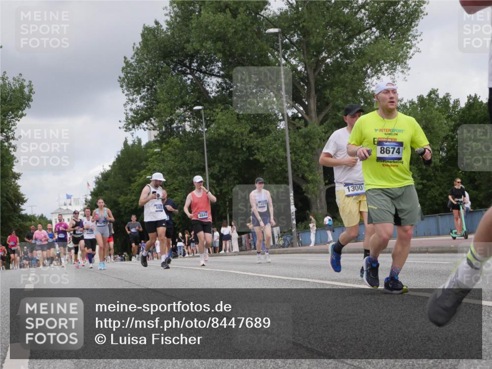 29.06.2025 - hella hamburg halbmarathon Luisa Fischer http://msf.ph/oto/8447689 29.06.2025 10:29:56 Kennedybrücke 27, 18976, 6905, 14930, 4844, 1300, 8674, 1300, 2306, 2775, 4268, 4315, 4844, 5494, 6905, 7929, 8306, 8674, 8942, 9811, 10104 meine-sportfotos.de