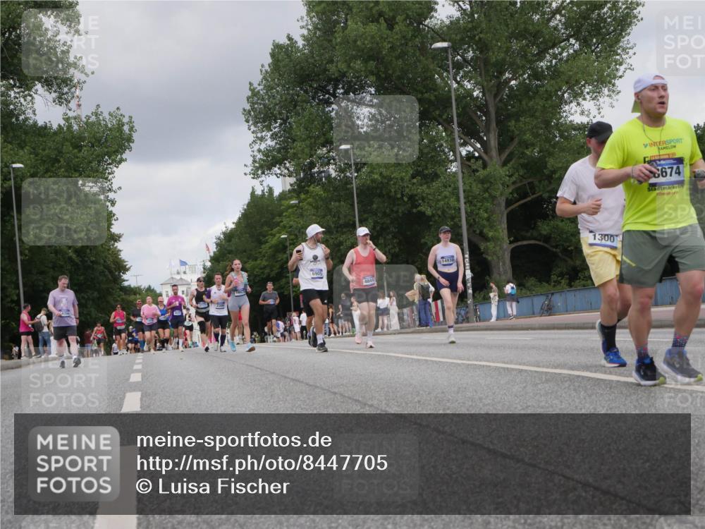 29.06.2025 - hella hamburg halbmarathon Luisa Fischer http://msf.ph/oto/8447705 29.06.2025 10:29:56 Kennedybrücke 1892, 2775, 2305, 6905, 4844, 14930, 1300, 674, 1300, 2306, 2775, 4268, 4315, 4844, 5494, 6905, 7929, 8306, 8674, 8942, 9811, 10104 meine-sportfotos.de