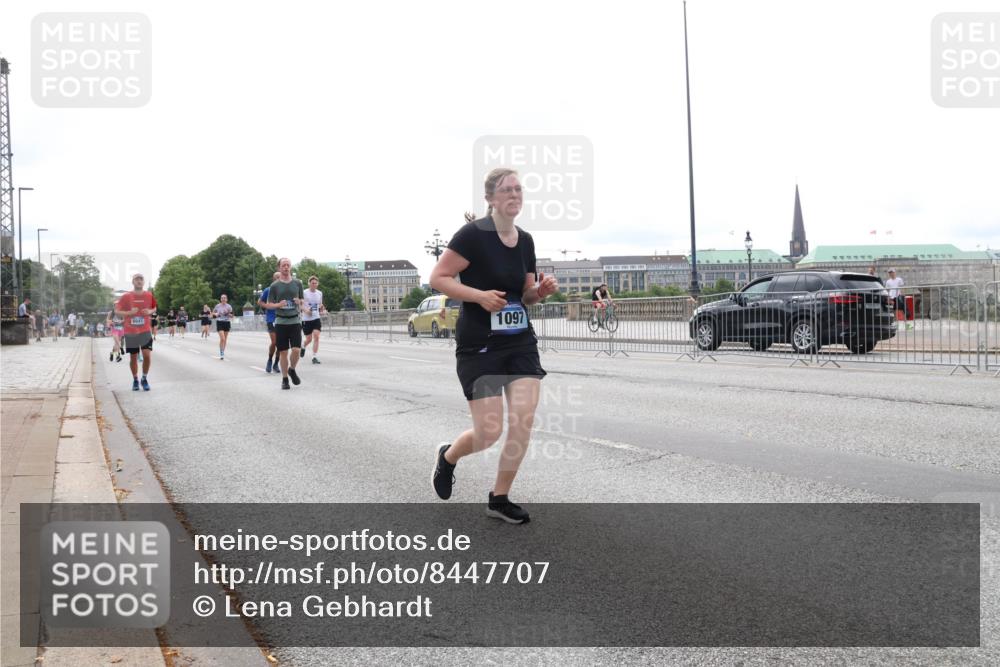 29.06.2025 - hella hamburg halbmarathon Lena Gebhardt http://msf.ph/oto/8447707 29.06.2025 10:30:18 Lombardsbrücke 8941, 1097, 1097, 1547, 1647, 1694, 2302, 2754, 2755, 2901, 3443, 3573, 3613, 4575, 4580, 4819, 5063, 5322, 6344, 6598, 6616, 6626, 8792, 8941, 9095, 10162, 10880, 12305, 12349, 12350, 12460, 12461, 12504, 12537, 12687, 12688, 12710, 13031, 13418, 14304, 14421, 15757, 15789, 15938, 16182, 16504, 16601, 16604, 16735, 16769, 16864, 17529, 18046, 18503, 18671 meine-sportfotos.de