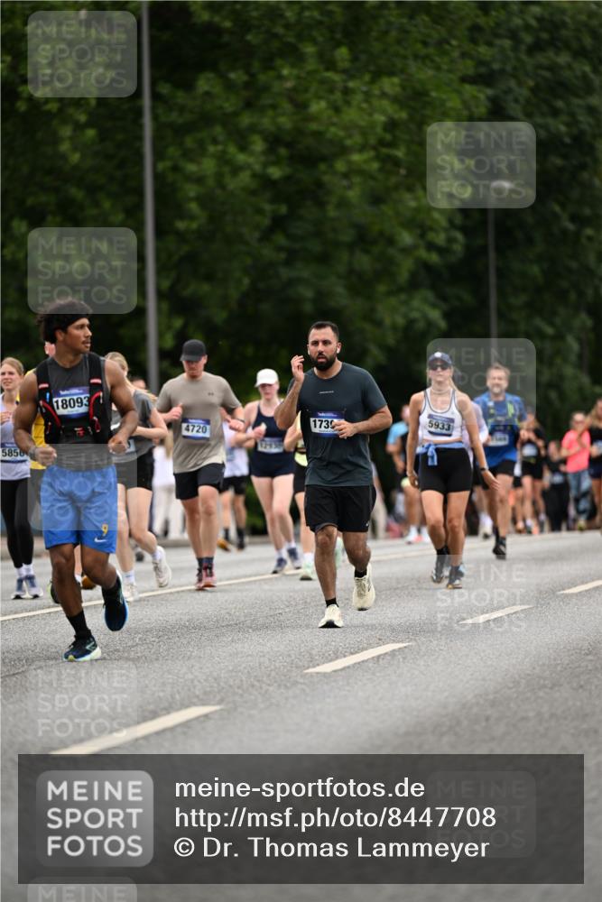 29.06.2025 - hella hamburg halbmarathon Dr. Thomas Lammeyer http://msf.ph/oto/8447708 29.06.2025 10:58:42 Kennedybrücke 2372, 2600, 2761, 3187, 3249, 3364, 4039, 4323, 4685, 4720, 4838, 5309, 5815, 5856, 5933, 6468, 6583, 6987, 7614, 7670, 7874, 7946, 7986, 9130, 9503, 10207, 11354 meine-sportfotos.de