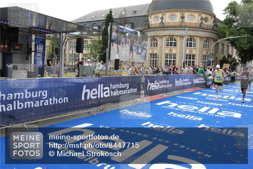 29.06.2025 - hella hamburg halbmarathon Michael Strokosch http://msf.ph/oto/8447715 29.06.2025 10:28:25 Ziel 3075, 12529, 14140, 16711 meine-sportfotos.de