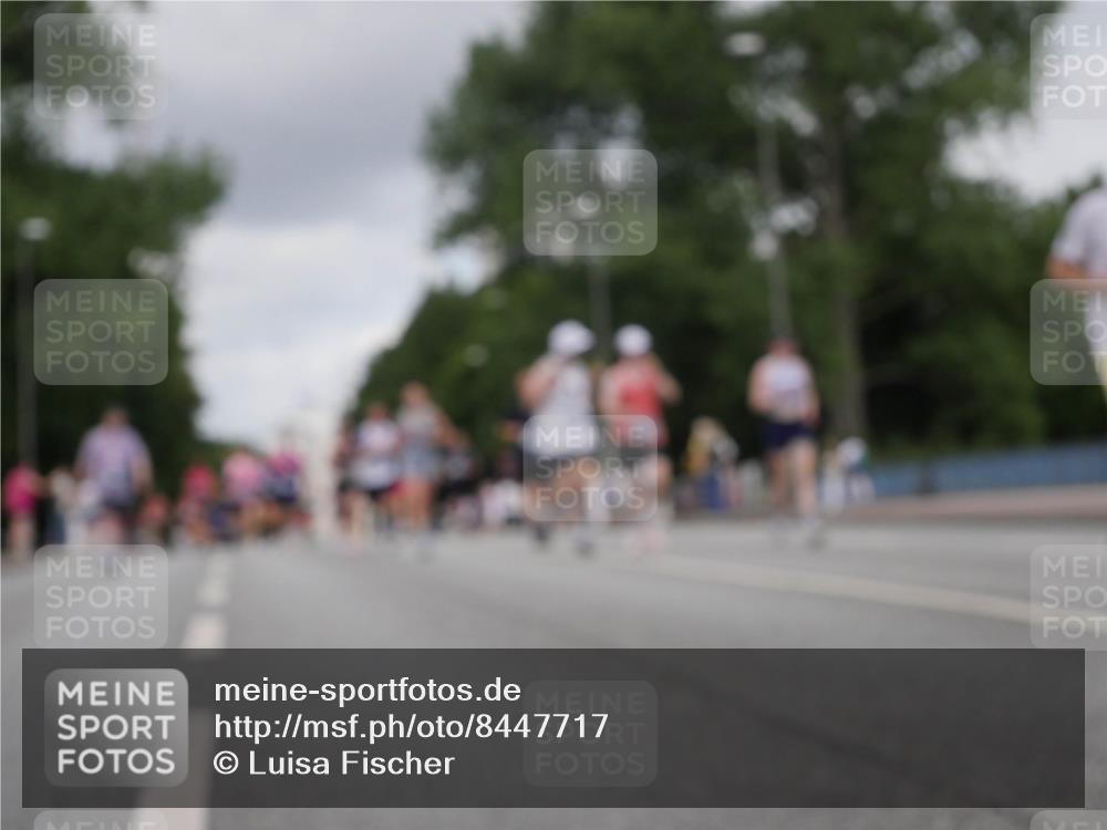 29.06.2025 - hella hamburg halbmarathon Luisa Fischer http://msf.ph/oto/8447717 29.06.2025 10:29:57 Kennedybrücke 16, 1300, 2306, 2775, 4844, 6905, 7929, 8306, 8674, 8942, 9811, 10104 meine-sportfotos.de