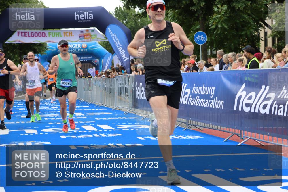 29.06.2025 - hella hamburg halbmarathon Strokosch-Dieckow http://msf.ph/oto/8447723 29.06.2025 10:39:04 Ziel 1164, 1445, 1803, 2262, 3136, 3282, 4359, 4759, 6682, 6686, 6687, 11447, 11619, 12137, 15556, 15561, 15873, 16656, 16820, 18149, 18547, 18734, 19151 meine-sportfotos.de