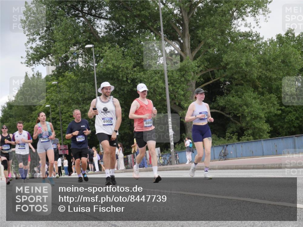 29.06.2025 - hella hamburg halbmarathon Luisa Fischer http://msf.ph/oto/8447739 29.06.2025 10:29:58 Kennedybrücke 18971, 7929, 2775, 2306, 6905, 4844, 1300, 2306, 2775, 4844, 6905, 7929, 8306, 8674, 9811, 10104 meine-sportfotos.de