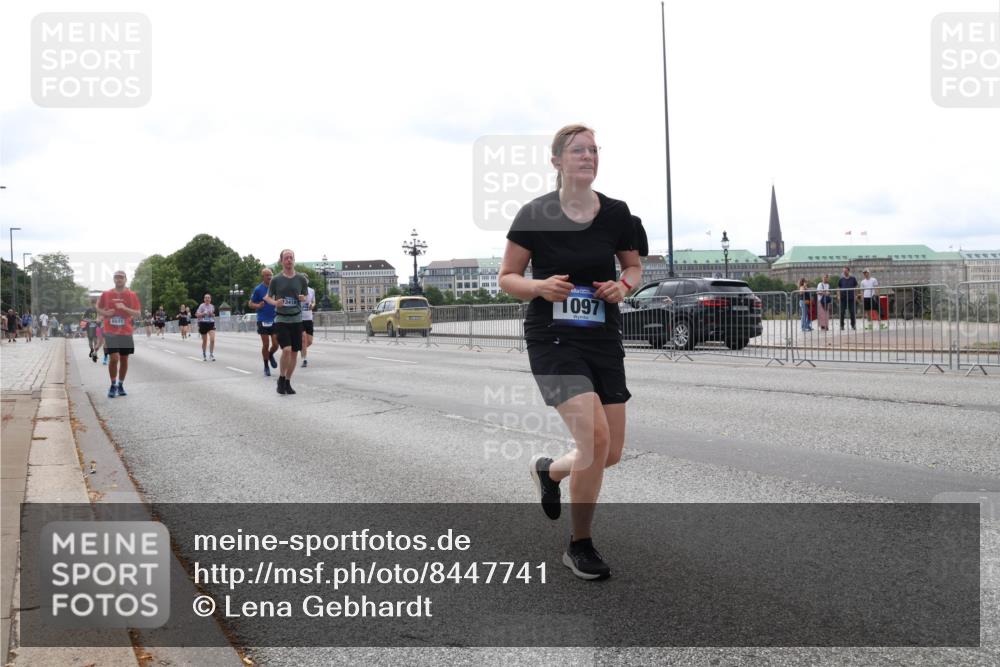 29.06.2025 - hella hamburg halbmarathon Lena Gebhardt http://msf.ph/oto/8447741 29.06.2025 10:30:18 Lombardsbrücke 8941, 3418, 1097, 1097, 1547, 1647, 1694, 2302, 2754, 2755, 2901, 3443, 3573, 3613, 4575, 4580, 4819, 5063, 5322, 6344, 6598, 6616, 6626, 8792, 8941, 9095, 10162, 10880, 12305, 12349, 12350, 12460, 12461, 12504, 12537, 12687, 12688, 12710, 13031, 13418, 14304, 14421, 15757, 15789, 15938, 16182, 16504, 16601, 16604, 16735, 16769, 16864, 17529, 18046, 18503, 18671 meine-sportfotos.de