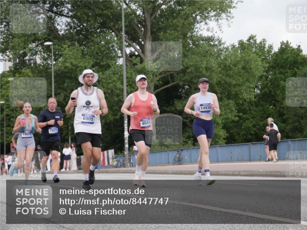 29.06.2025 - hella hamburg halbmarathon Luisa Fischer http://msf.ph/oto/8447747 29.06.2025 10:29:59 Kennedybrücke 7929, 18976, 6905, 4844, 14930, 1300, 2306, 2775, 4844, 6625, 6905, 7929, 8306, 8674, 10104 meine-sportfotos.de