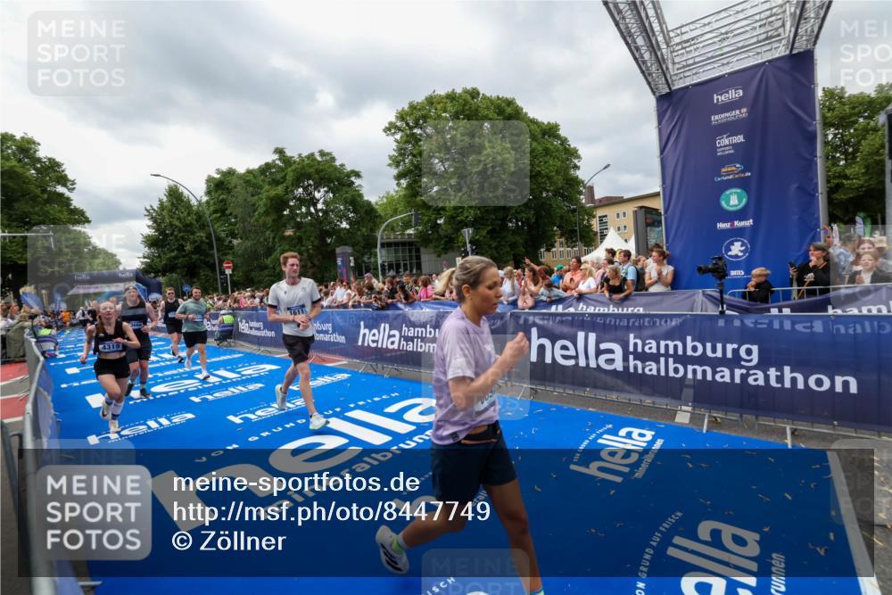 29.06.2025 - hella hamburg halbmarathon Zöllner http://msf.ph/oto/8447749 29.06.2025 10:58:11 Ziel 1563, 1611, 2907, 4319, 4426, 6892, 8290, 10408, 13666, 15125, 15189 meine-sportfotos.de