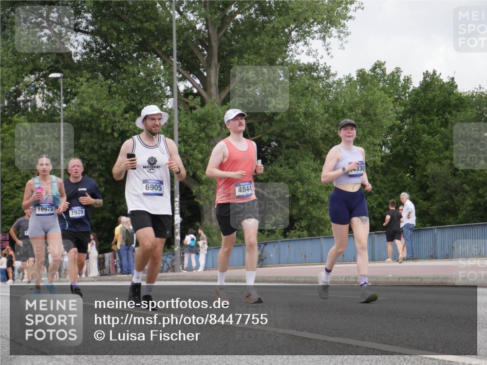 29.06.2025 - hella hamburg halbmarathon Luisa Fischer http://msf.ph/oto/8447755 29.06.2025 10:29:59 Kennedybrücke 18976, 7929, 6905, 4844, 330, 1300, 2306, 2775, 4844, 6625, 6905, 7929, 8306, 8674, 10104 meine-sportfotos.de