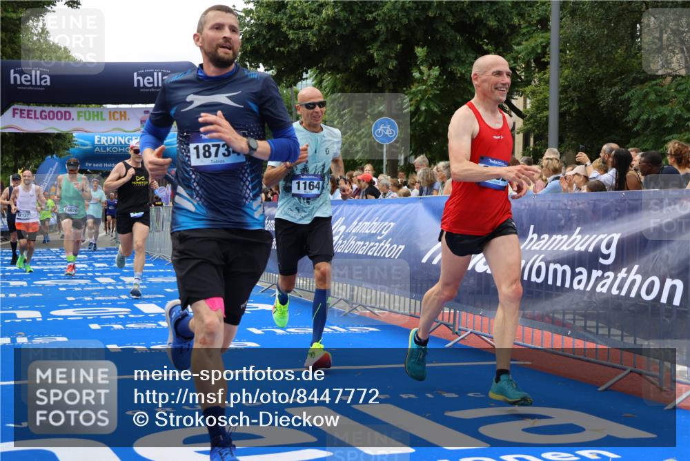 29.06.2025 - hella hamburg halbmarathon Strokosch-Dieckow http://msf.ph/oto/8447772 29.06.2025 10:39:03 Ziel 1164, 1445, 1803, 2262, 3136, 4359, 4759, 6682, 6686, 6687, 11447, 11619, 12137, 15556, 15561, 15873, 16656, 16820, 18149, 18547, 18734, 19151 meine-sportfotos.de