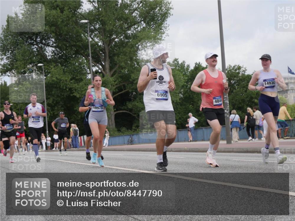 29.06.2025 - hella hamburg halbmarathon Luisa Fischer http://msf.ph/oto/8447790 29.06.2025 10:30:01 Kennedybrücke 2775, 2306, 11256, 18976, 6905, 4844, 14930, 1300, 2306, 2775, 4844, 6625, 6905, 7929, 8674 meine-sportfotos.de