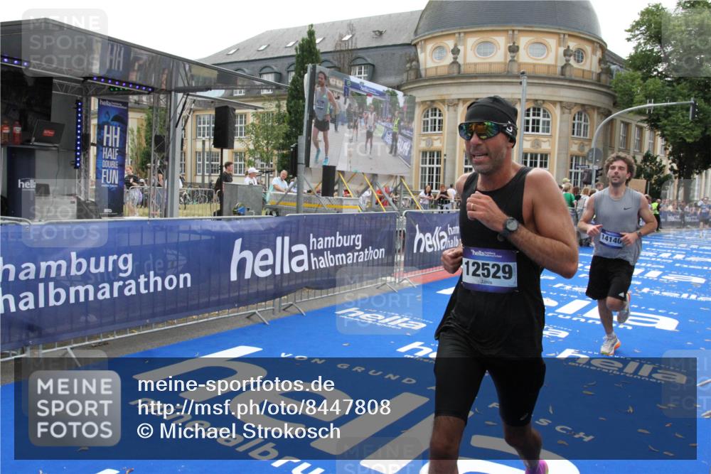 29.06.2025 - hella hamburg halbmarathon Michael Strokosch http://msf.ph/oto/8447808 29.06.2025 10:28:28 Ziel 5328, 12529, 14140, 16711 meine-sportfotos.de