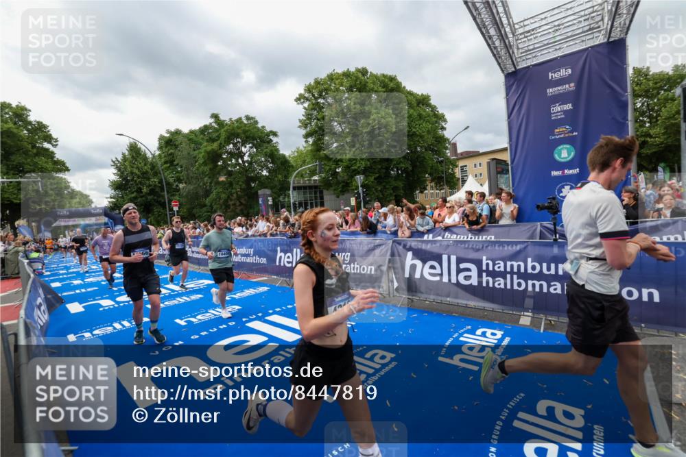 29.06.2025 - hella hamburg halbmarathon Zöllner http://msf.ph/oto/8447819 29.06.2025 10:58:12 Ziel 1563, 1611, 2907, 4319, 4426, 6892, 8290, 10408, 13666, 15125, 15189 meine-sportfotos.de