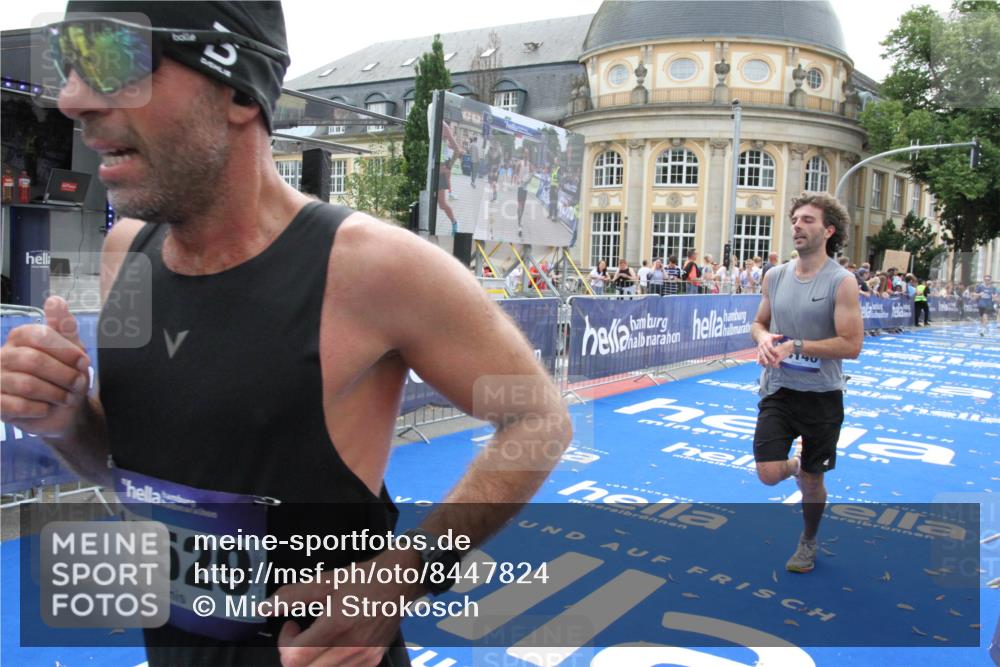 29.06.2025 - hella hamburg halbmarathon Michael Strokosch http://msf.ph/oto/8447824 29.06.2025 10:28:28 Ziel 5328, 12529, 14140, 16711 meine-sportfotos.de