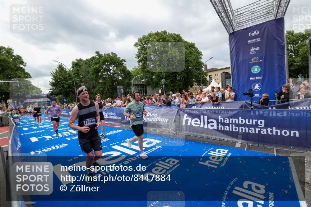 29.06.2025 - hella hamburg halbmarathon Zöllner http://msf.ph/oto/8447884 29.06.2025 10:58:13 Ziel 1563, 1611, 2907, 4319, 4426, 6104, 8290, 10408, 13666, 15125, 15189, 18068 meine-sportfotos.de