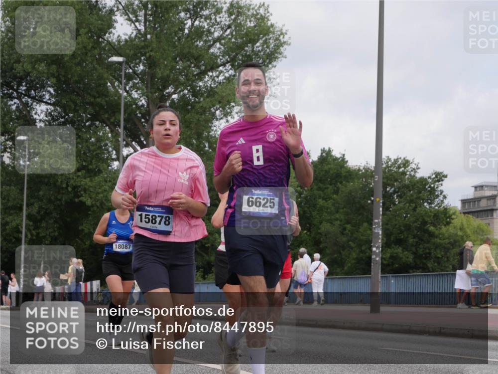 29.06.2025 - hella hamburg halbmarathon Luisa Fischer http://msf.ph/oto/8447895 29.06.2025 10:30:09 Kennedybrücke 18087, 15878, 6625, 1481, 6625, 7929, 9688, 10077 meine-sportfotos.de