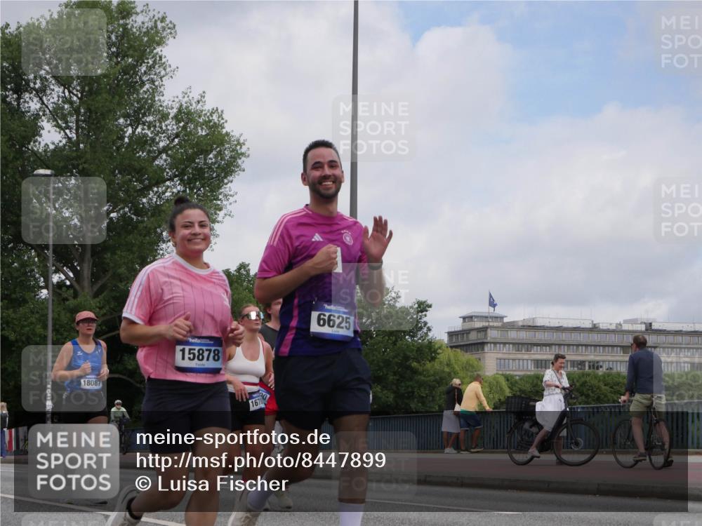 29.06.2025 - hella hamburg halbmarathon Luisa Fischer http://msf.ph/oto/8447899 29.06.2025 10:30:09 Kennedybrücke 18087, 15878, 1670, 6625, 1481, 6625, 7929, 9688, 10077 meine-sportfotos.de