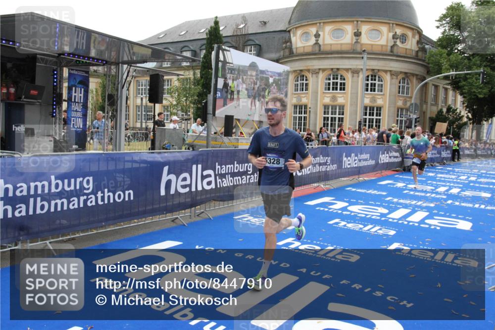 29.06.2025 - hella hamburg halbmarathon Michael Strokosch http://msf.ph/oto/8447910 29.06.2025 10:28:33 Ziel 5328, 17374 meine-sportfotos.de
